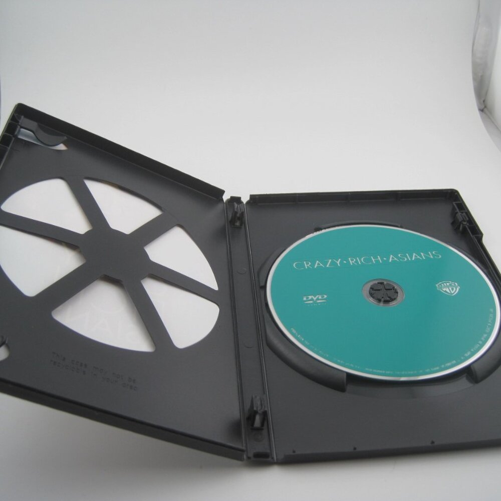 Crazy Rich Asians (DVD) (widescreen) (Warner Bros Pictures) (Jon M. Chu) (PG-13) - Picture 4 of 4